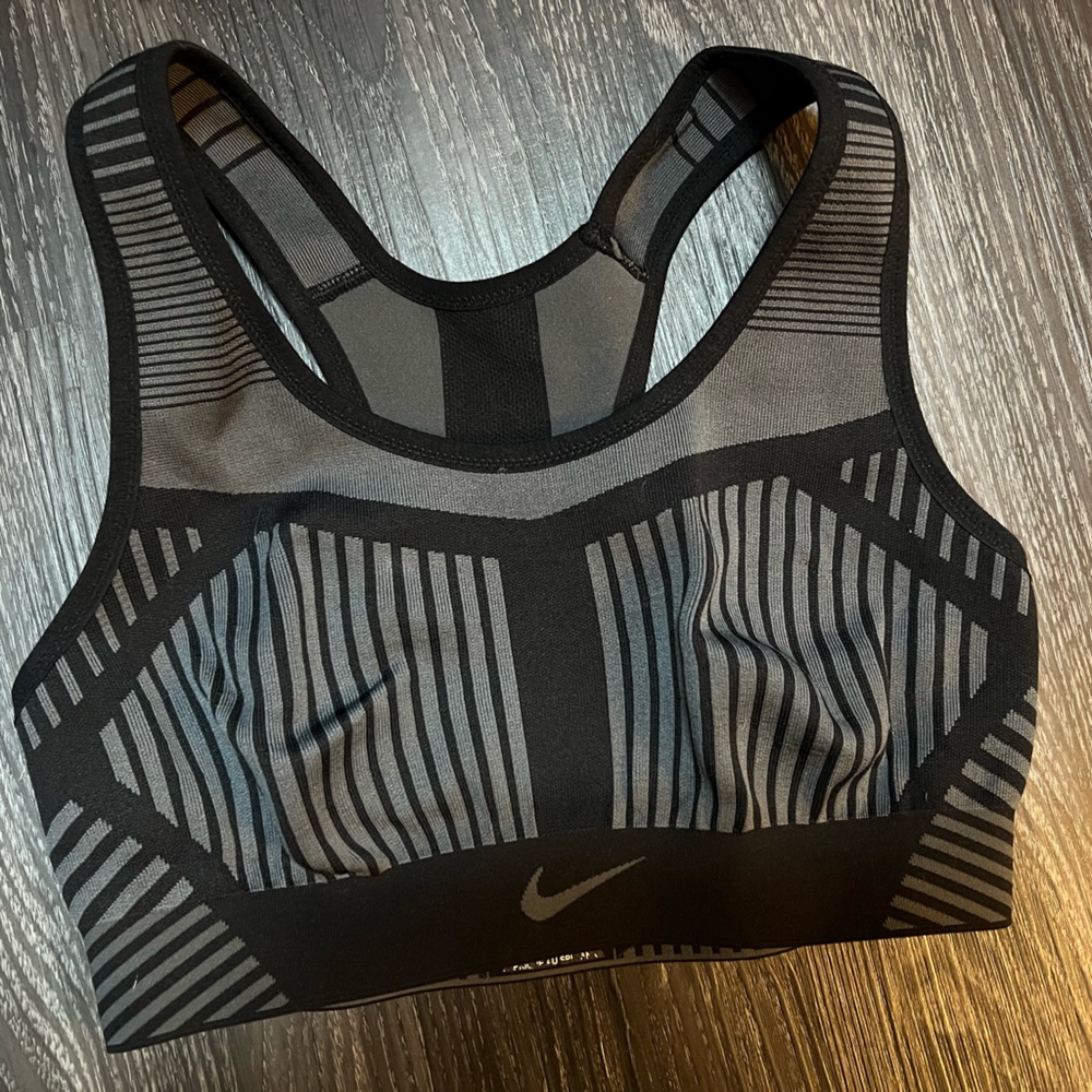 Nike Flyknit Women’s Sports Bra